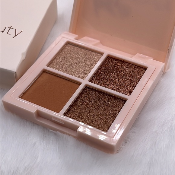 4/$25 Basic Beauty Eyeshadow Quad in Hot Cocoa Bomb - Picture 2 of 4